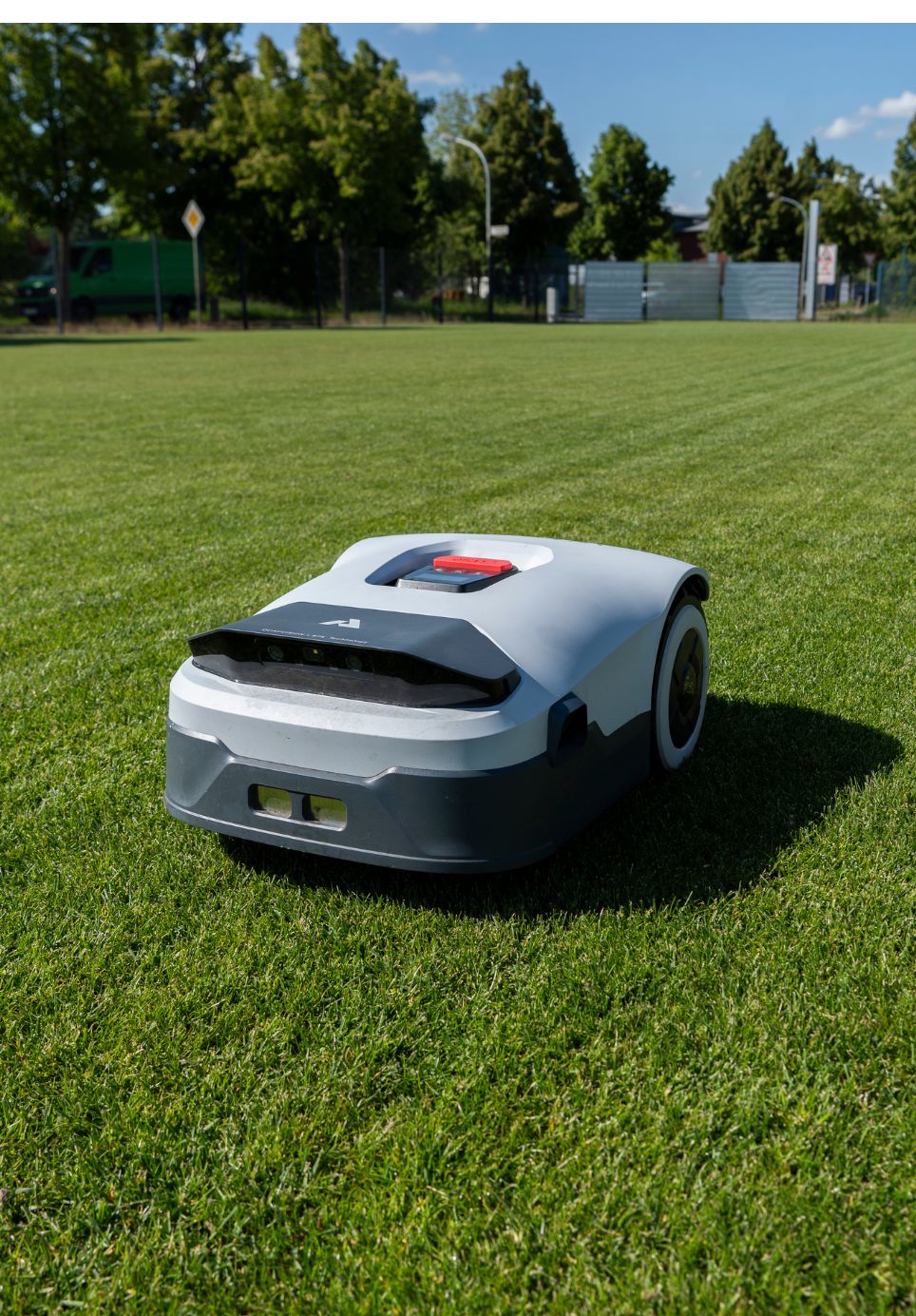 <p>Luxury vs. Budget Lawn Mowers: Is Splurging on an Expensive Model Actually Worth It?</p>